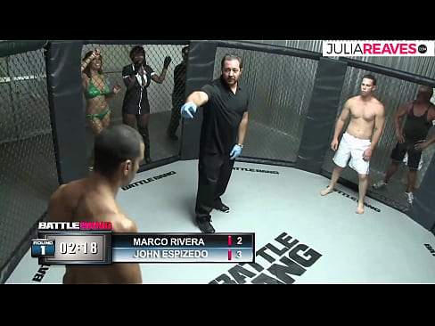❤️ Ultimate Fighter ቀለበቱ ውስጥ ከተጣላ በኋላ አንዲት ቁጥር ሴትን ትበዳለች። ❤️  በእኛ am.image-kassir.ru% ☑